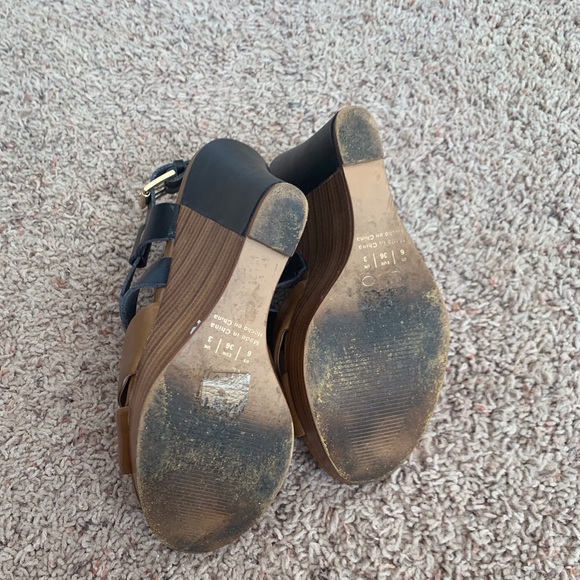 ALDO Bi-Color Wedges - Picture 4 of 6